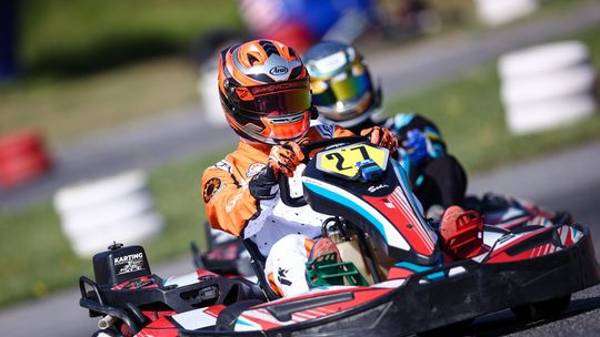 Photomate застава зад Iceman Racing БохемЪ