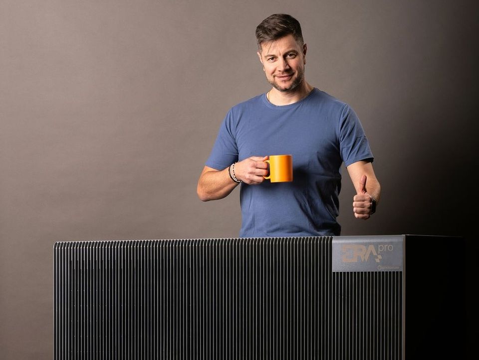 d1ef3ec4-era-model-orange-mug-01-fullhd.jpeg